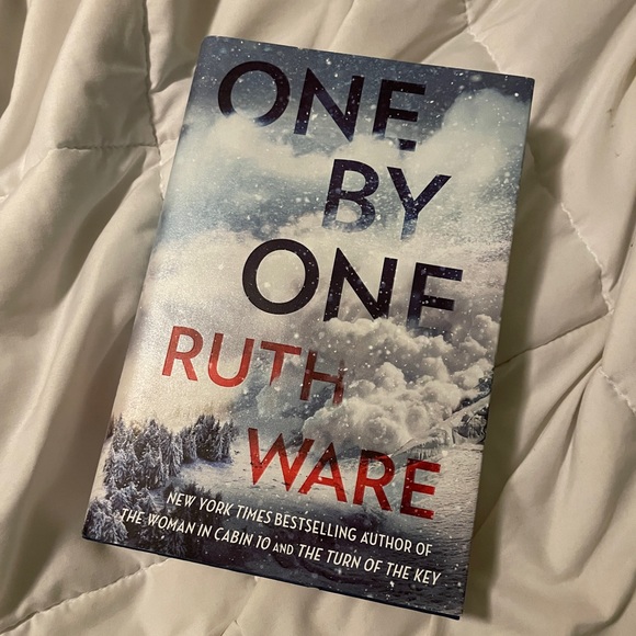 One by one by Ruth Ware - Picture 3 of 3